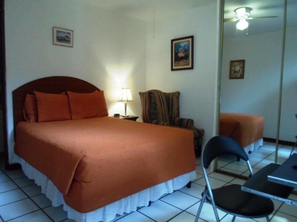 Novohostal B&B グアテマラシティ エクステリア 写真